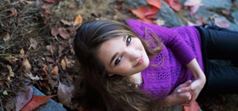 Mor kazak altına ne giyilir?