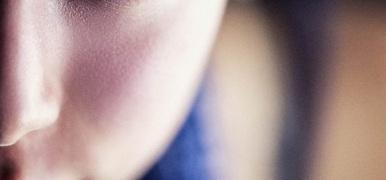 Kalıcı makyaj nasıl çıkarılır?