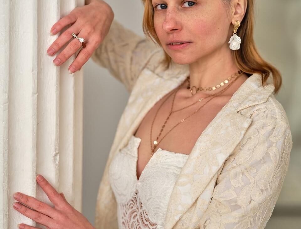 Krem rengi ceketin altına ne giyilir?